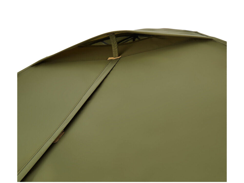 フライシートの上部には、大きなベンチレーションを完備