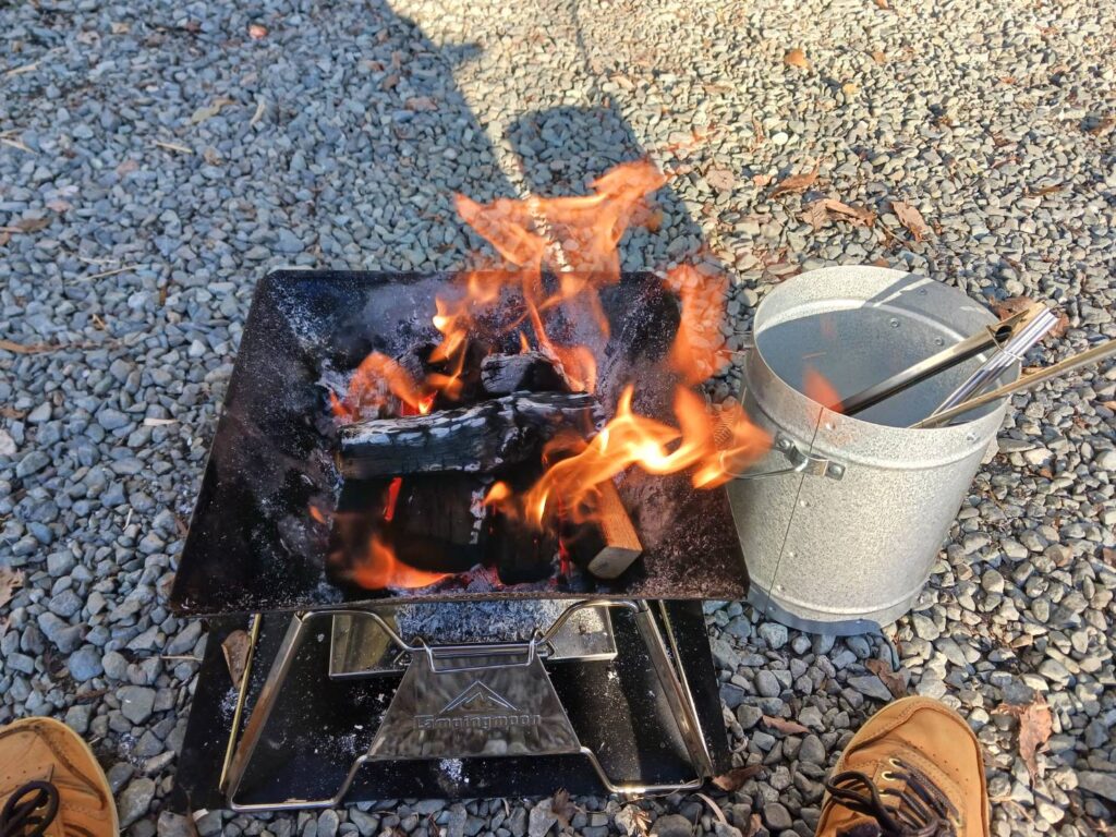 火消し壺を使っているところ