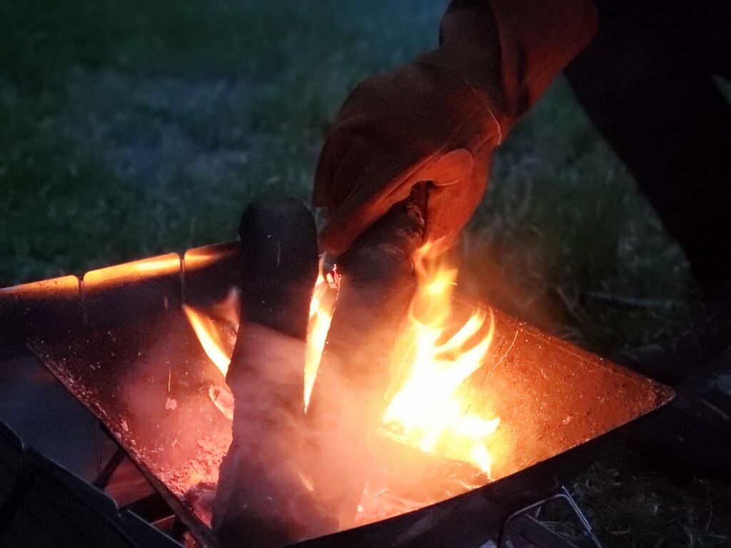 ロングタイプのキャンプグローブ