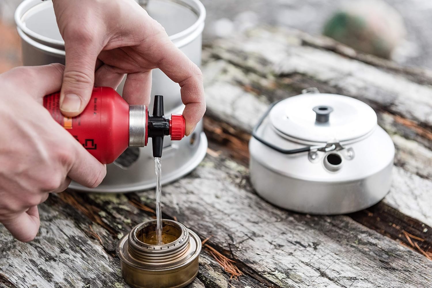 トランギアのケトルは、熱伝導率に優れたアルミ製のクッカーです。