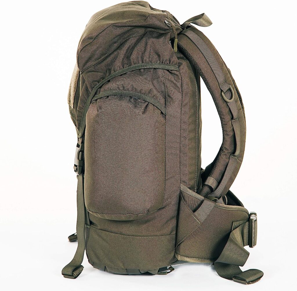 スリーカフォースのサイドバッグは、上部で簡易的に留め具で取り付けることが可能