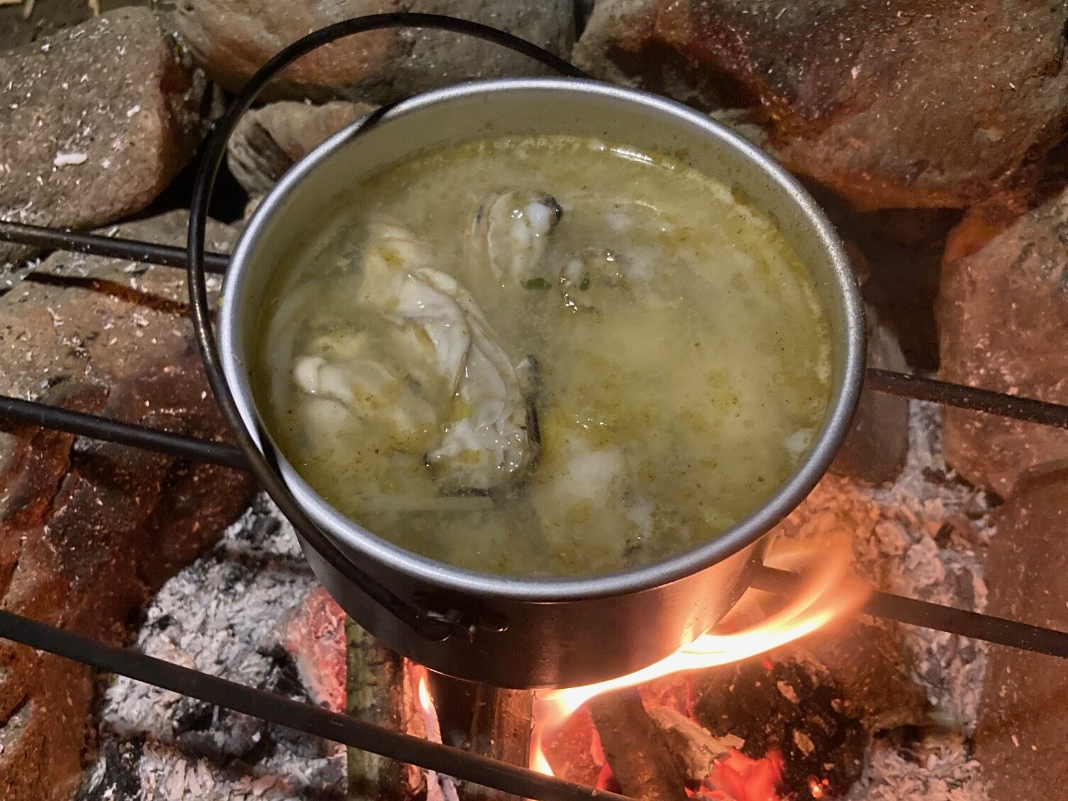 バックカントリーアルミポットは熱伝導率が高い。