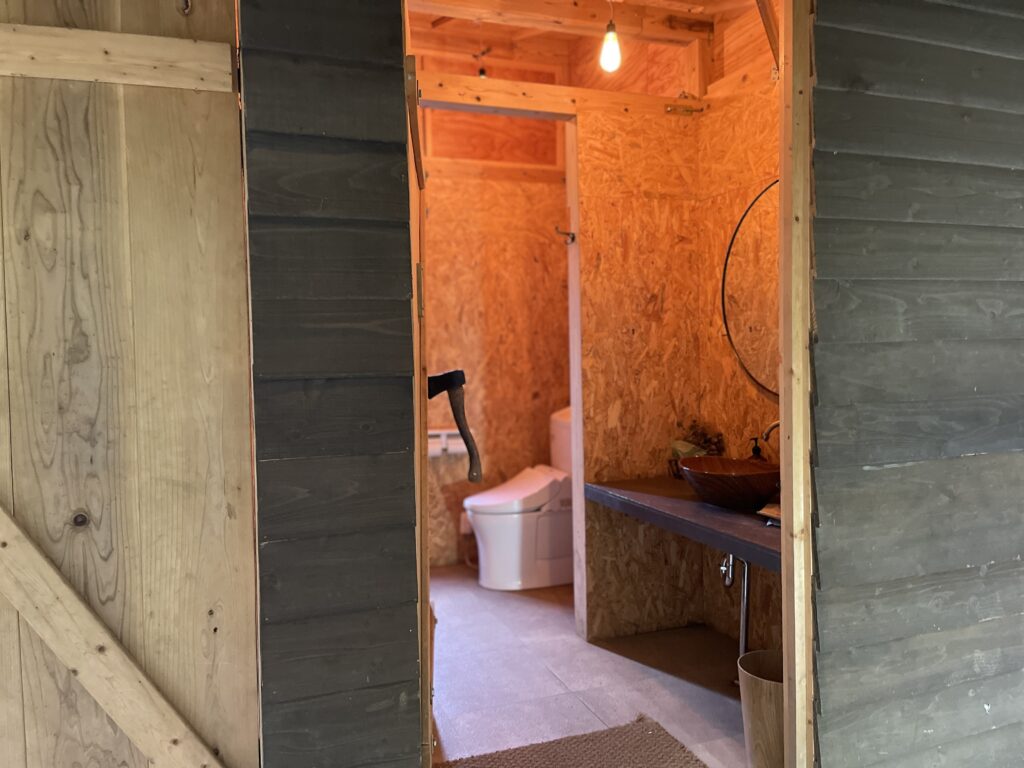 キャンプ場のトイレ