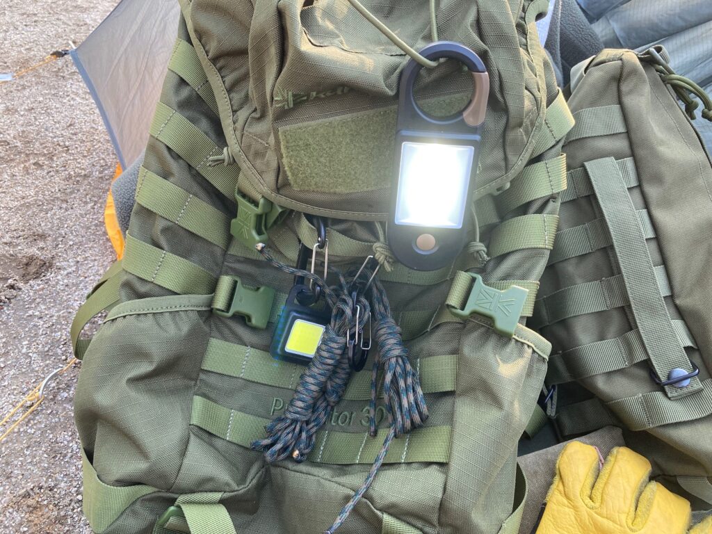 カラビナ付2WAYランタンの携行性をレビュー