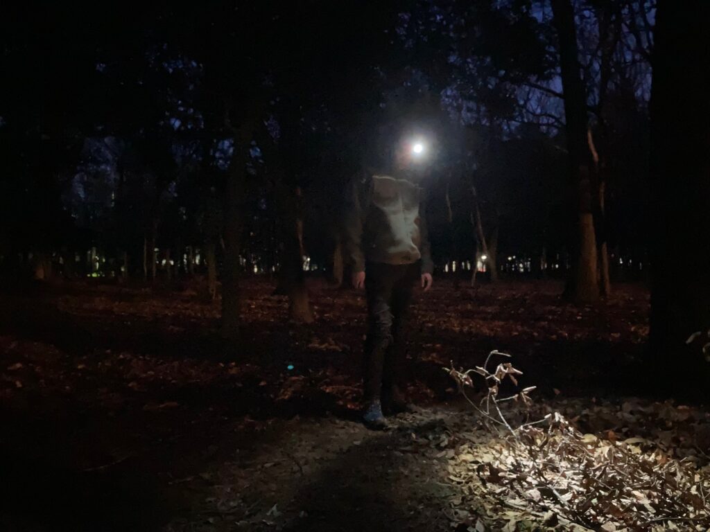 ヘッドライト ワイド&スポットの強点灯64(lm)