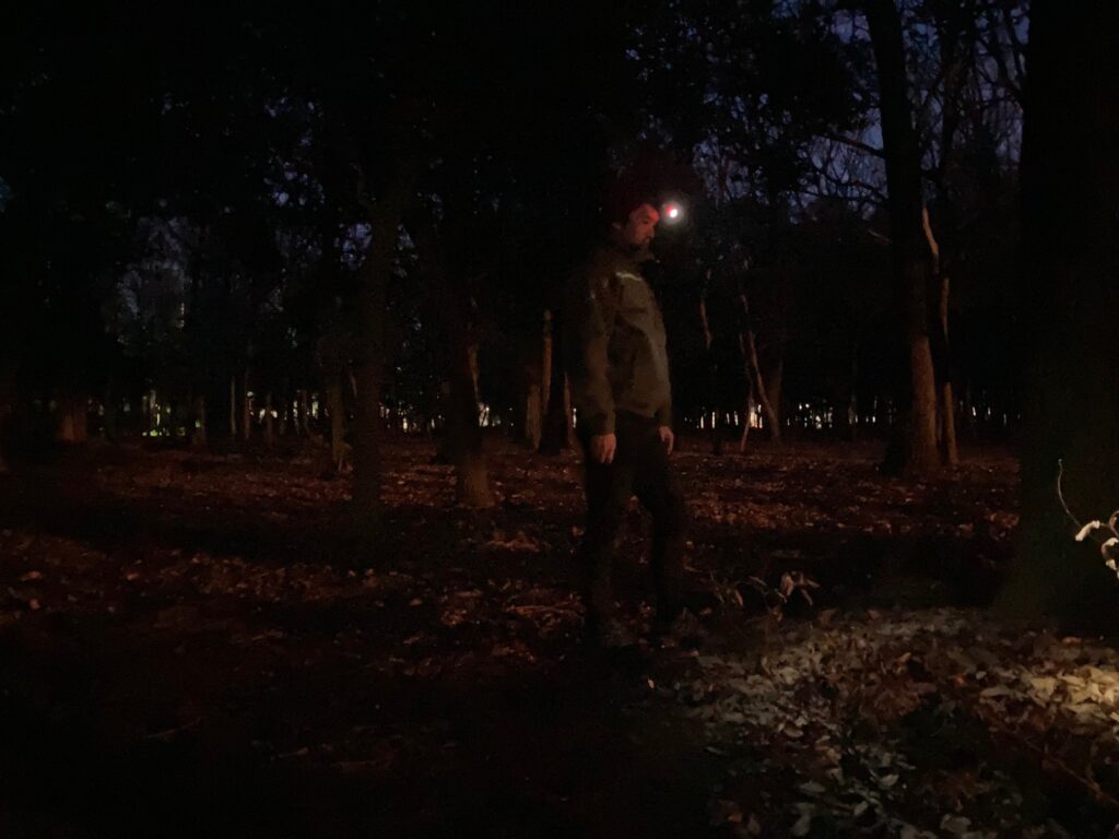 ダイソーのヘッドライト ワイド&スポットの明るさをレビュー