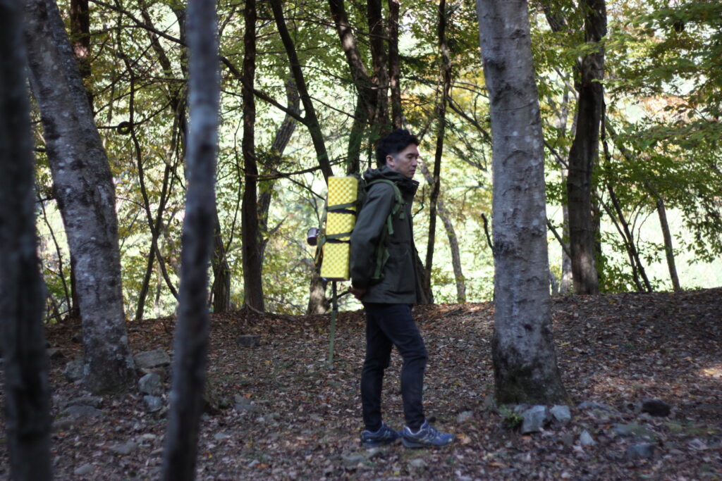 バックパックキャンプを行っている筆者（ゼロイチキャンプ）