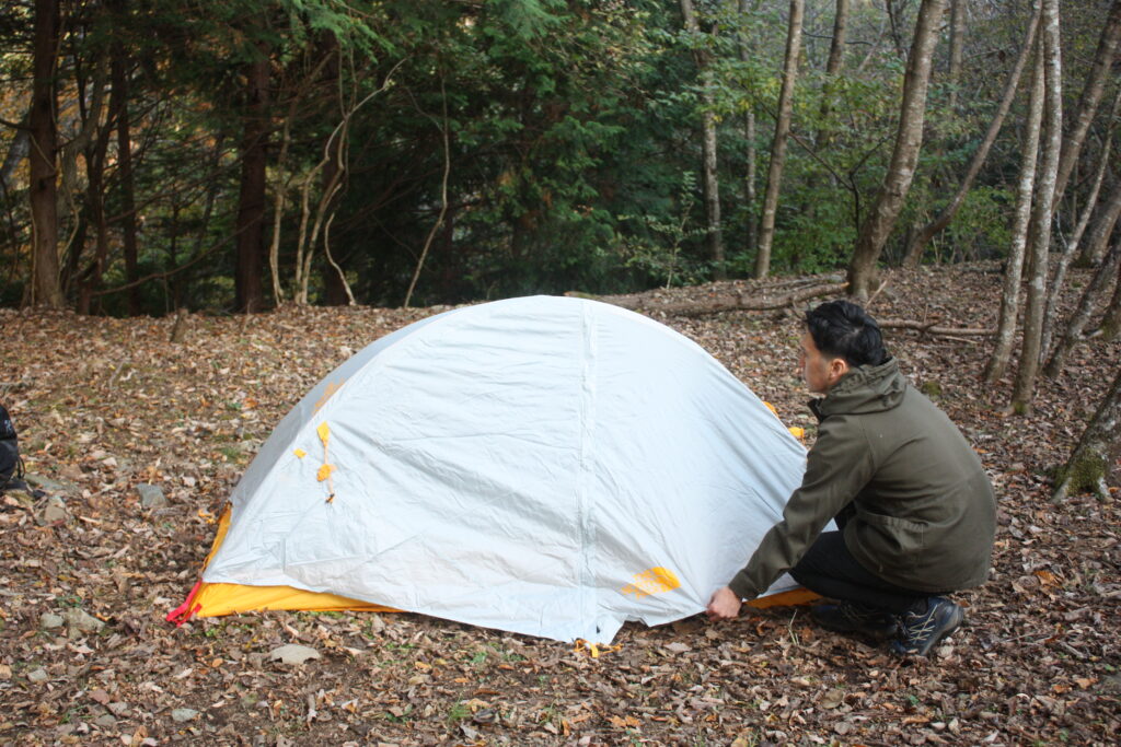 ダブルウォールテントのデメリットは、設営と撤収の時間が掛かること