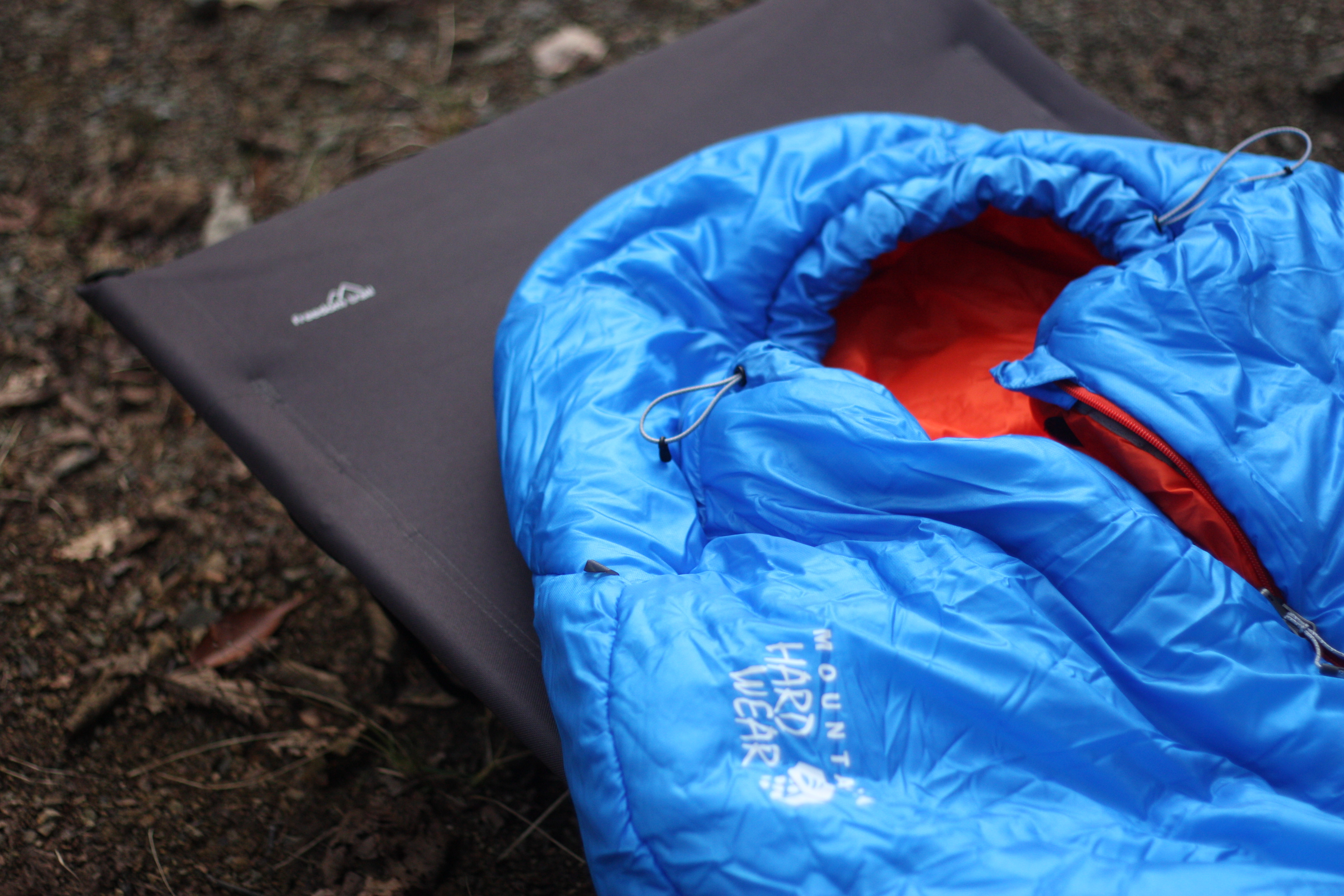 冬用の寝袋とは。保温性を大切にする。