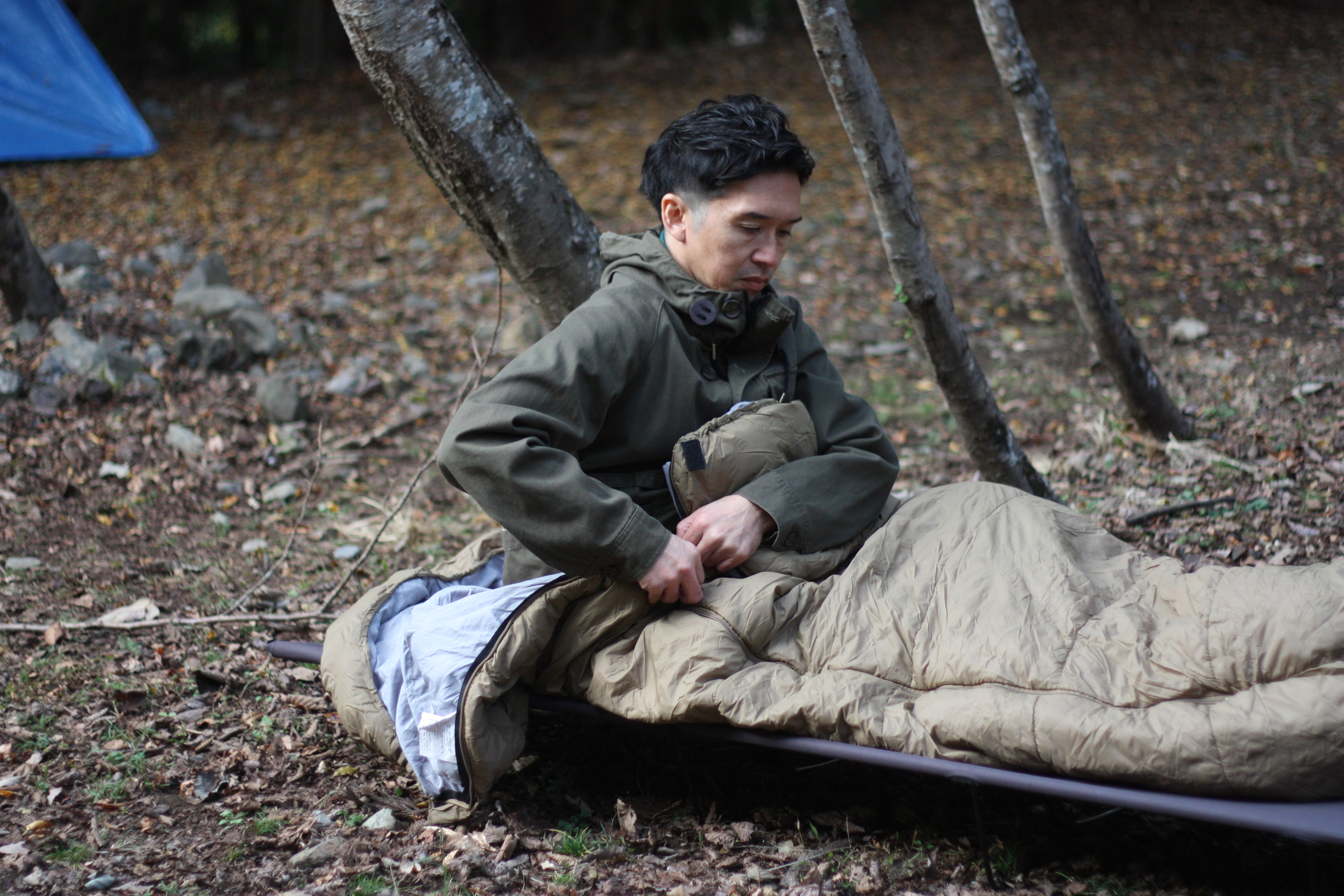 筆者がコットをつかっているところ