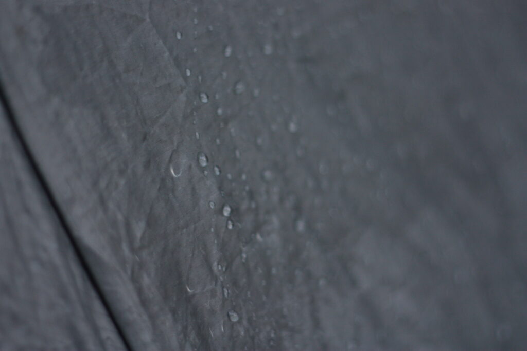 バックパック・リュックの防水性能を確認する。