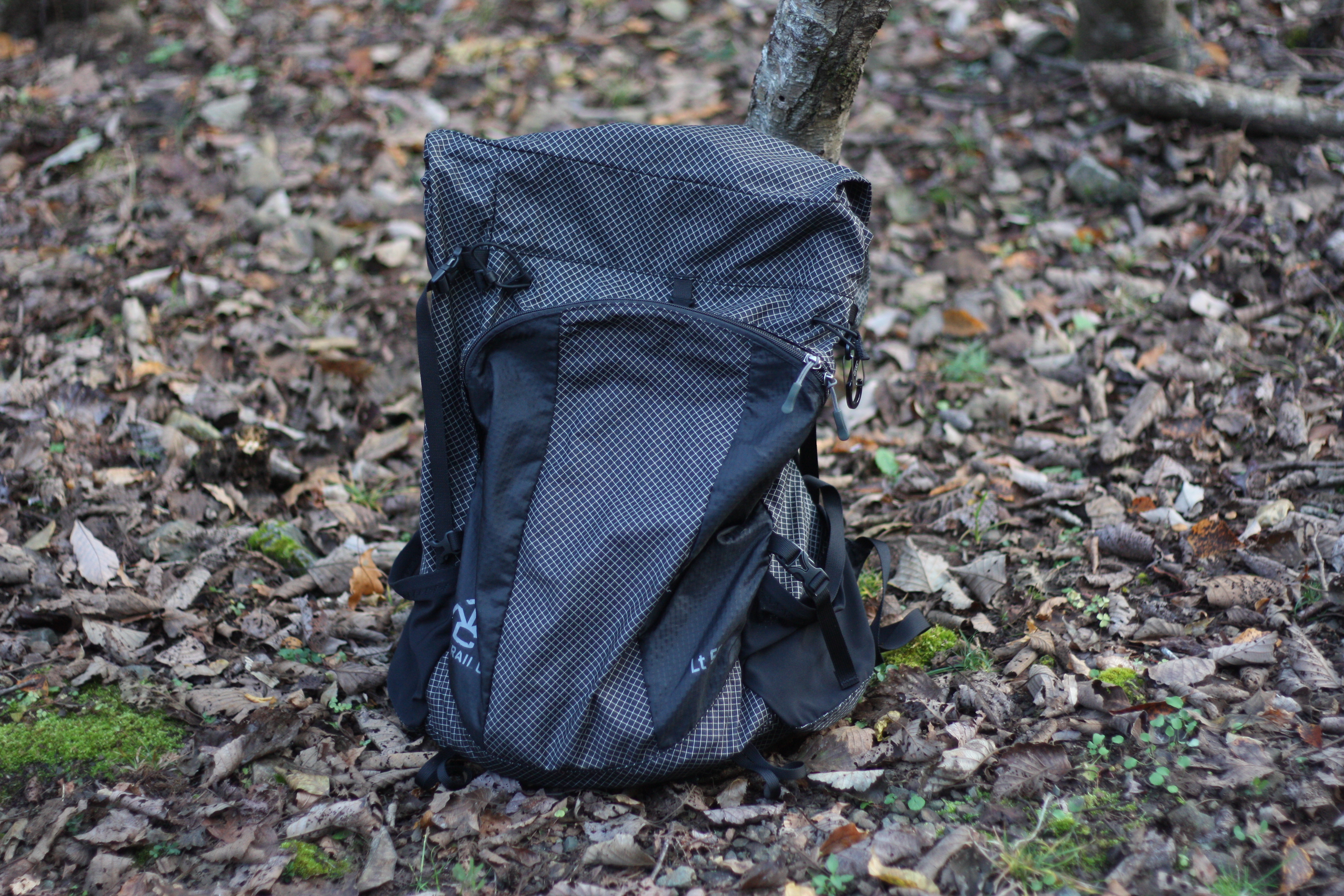 背負いやすさと機能性を考えると、登山・アウトドア用のバックパックがおすすめ。