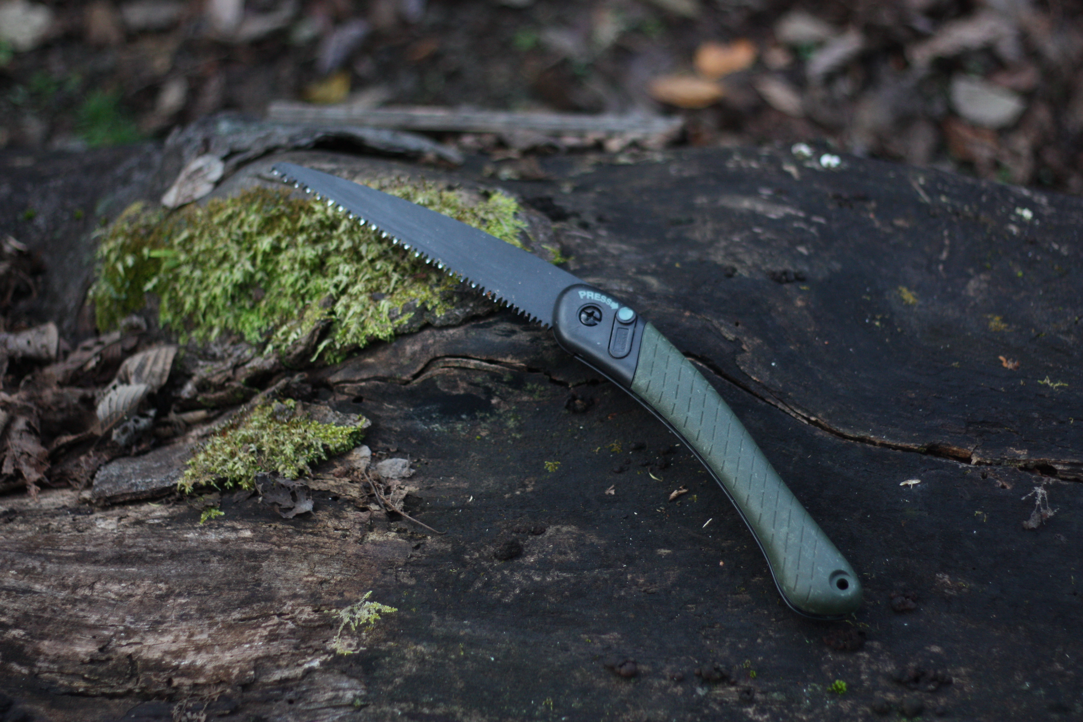 筆者のアウトドア用ノコギリ