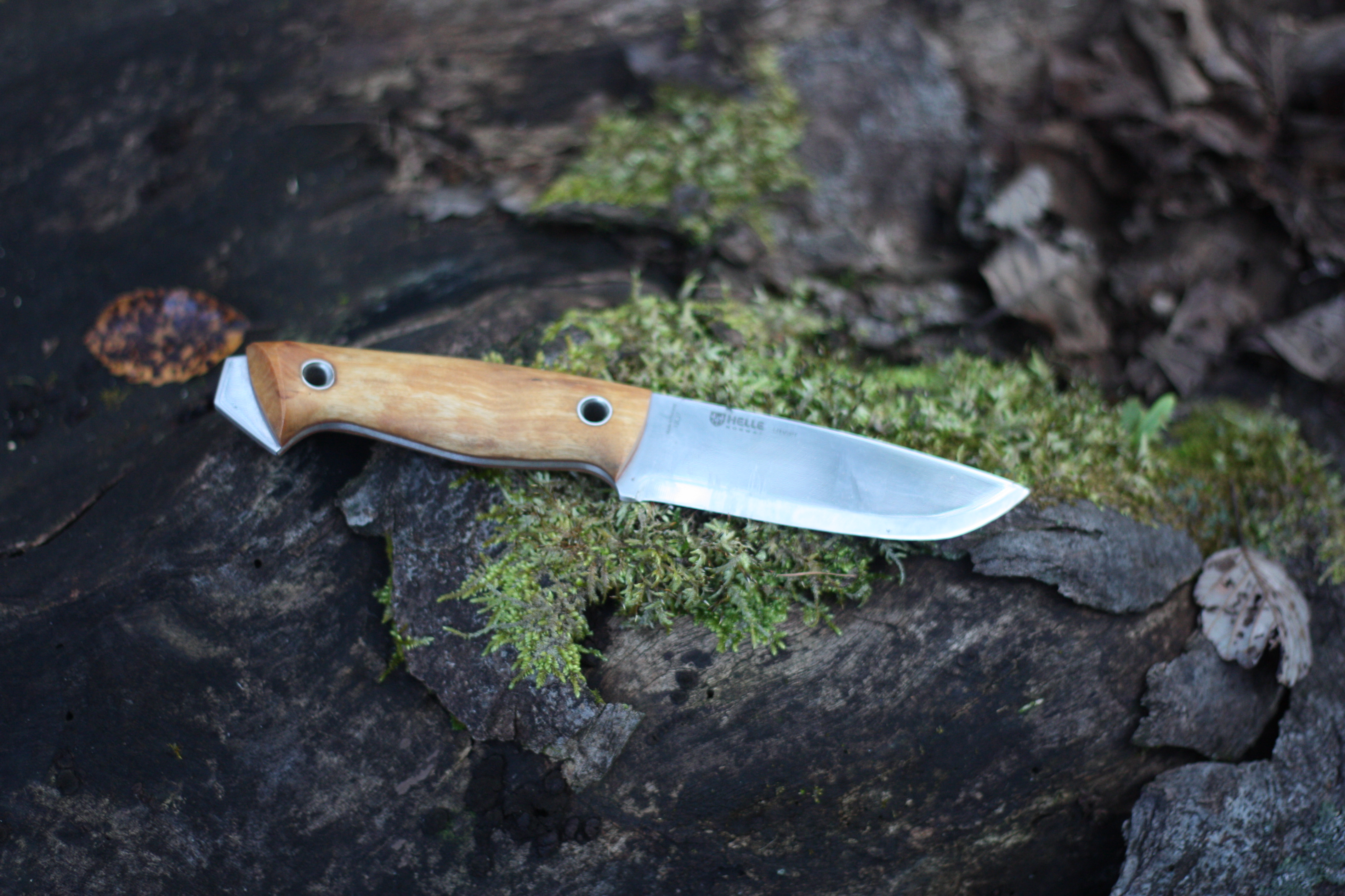 ヘレのユートゥベーラのハンドル素材には、カーリーバーチを採用