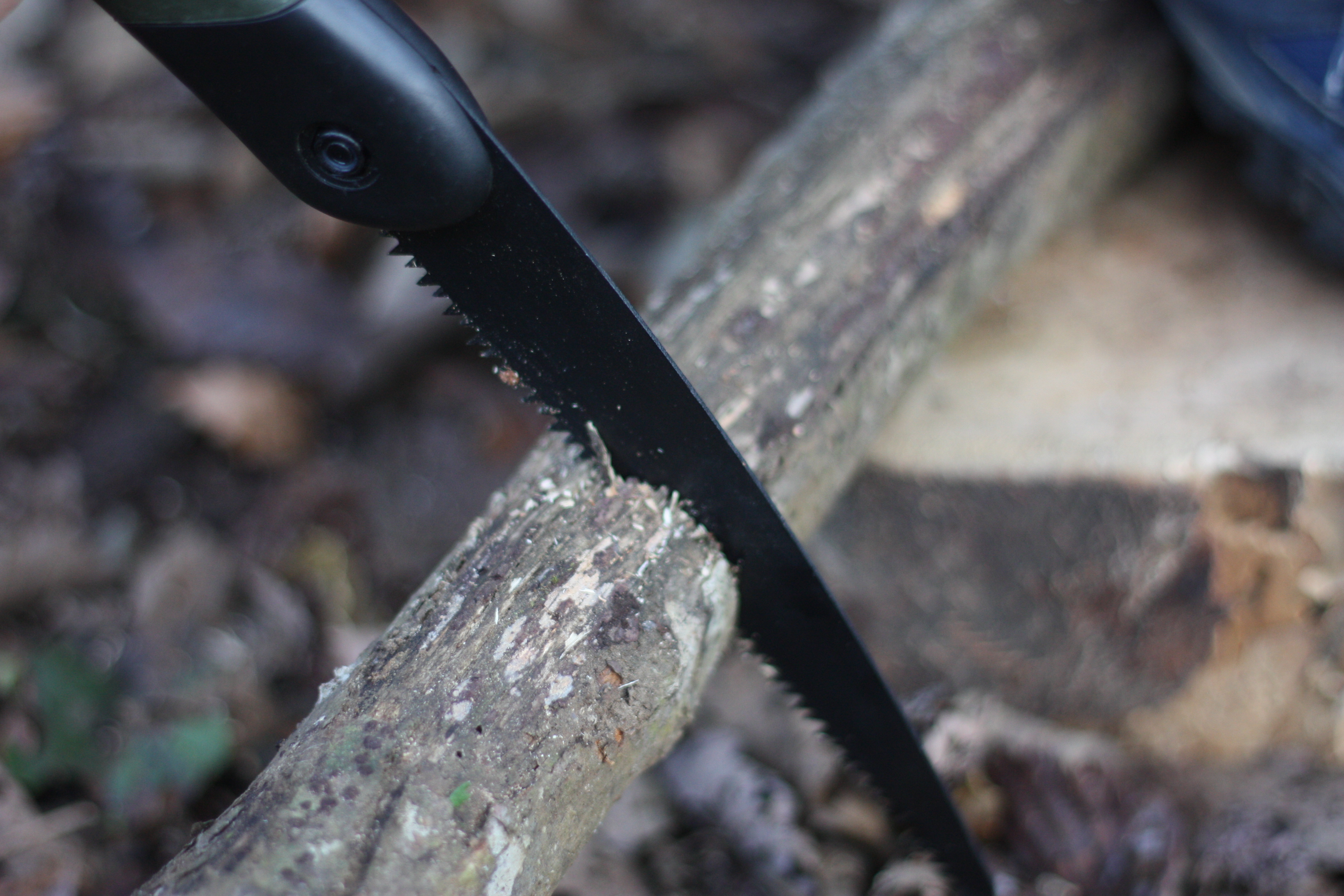 【おすすめ】アウトドア用のノコギリは最強に便利なキャンプギア。