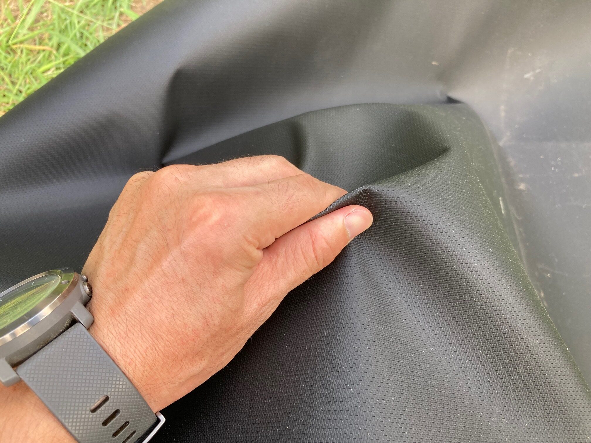 【ZENCamps】焚き火専用シート素材と触り心地を比較レビュー