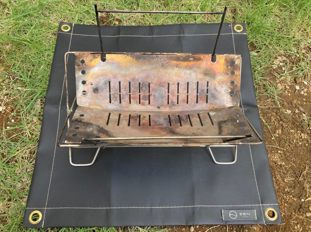 筆者の焚き火台BSTを撮影したものである。