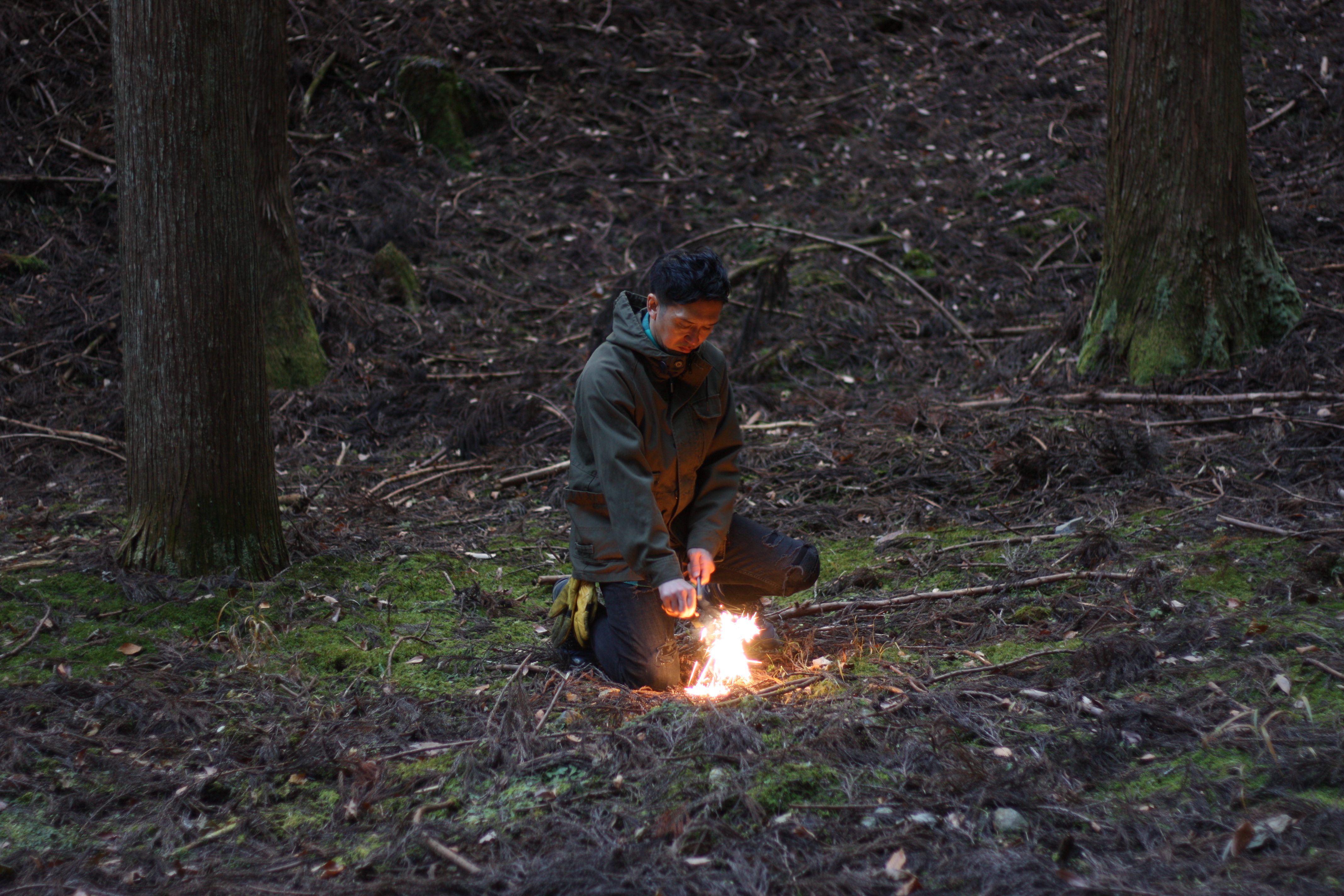 ブッシュクラフト式の火起こしにチャレンジしよう。