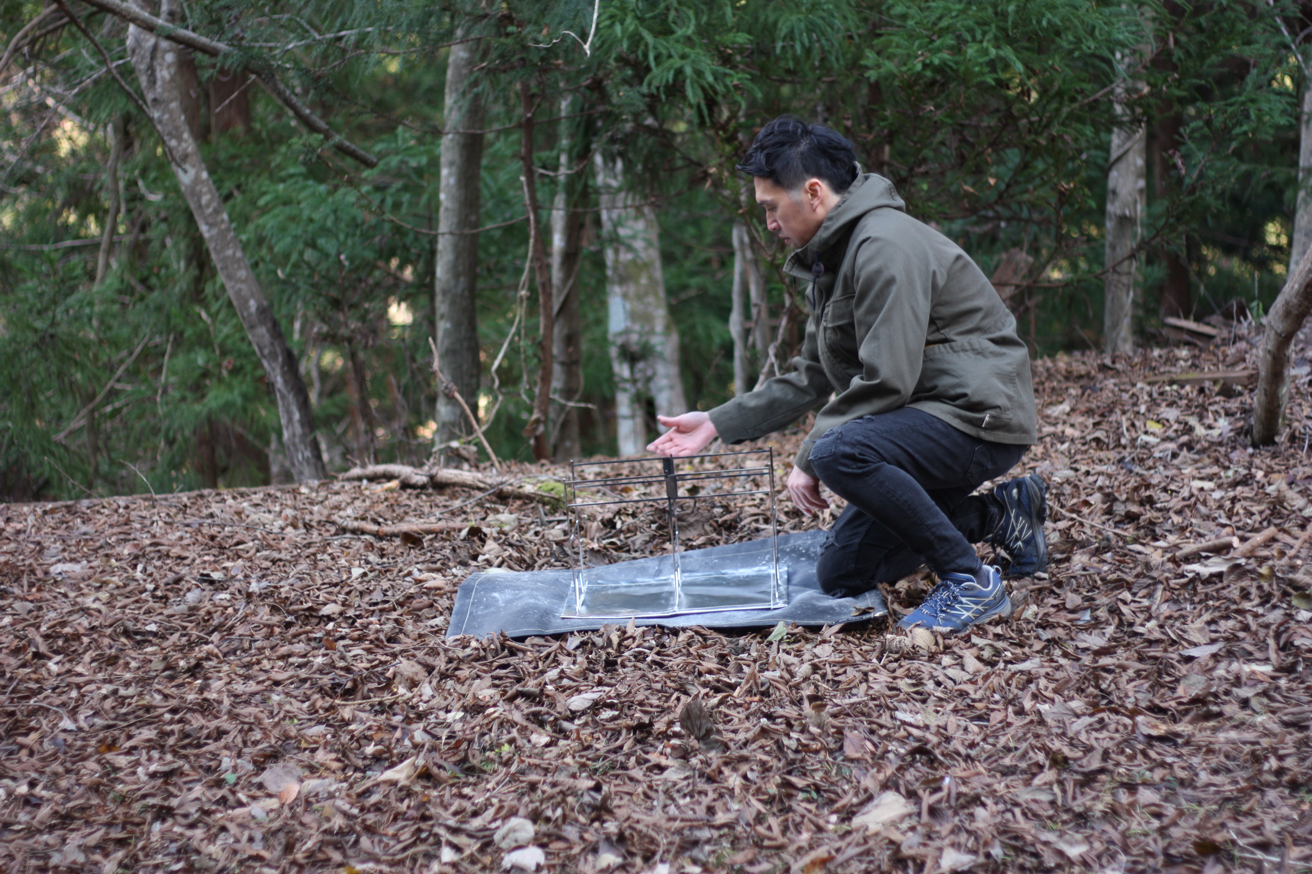 焚き火台NT FIRE STANDのフレームをセットする