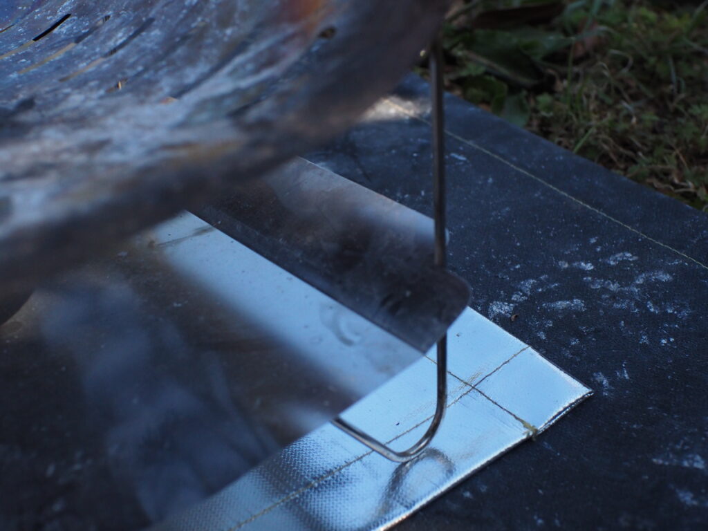 焚き火台NT FIRE STANDの遮熱版を撮影したもの