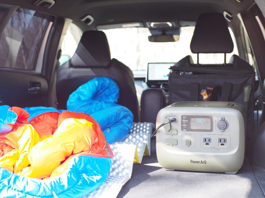 車載用シガーソケットを使ってポータブル電源を充電する