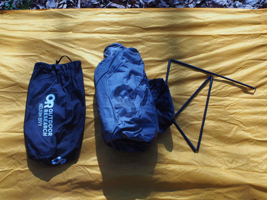 重量1㎏以下のビビィ（bivy／bivvy）はパッキングも快適だ