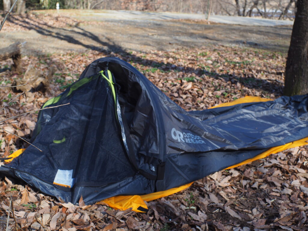 筆者のフープビビィ（アウトドアリサーチ：ヘリウムビビィ）をメッシュ（蚊帳）にしている