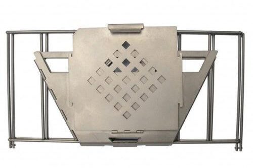 バーゴのファイヤーボックスグリル チタンは、コンパクトに折りたたむことができる。