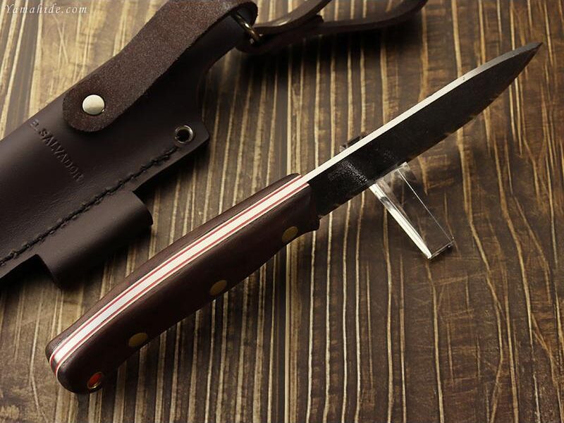 ハンドルの背部分には、レッドライナーがあり、デザイン性に優れる仕様を誇る。